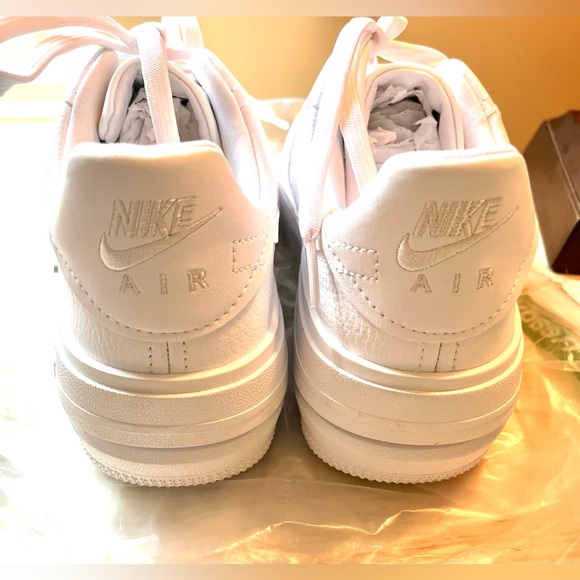 Women’s Nike Air Force 1’s Platforms. Triple White Size 8 NWOT. - Picture 5 of 8